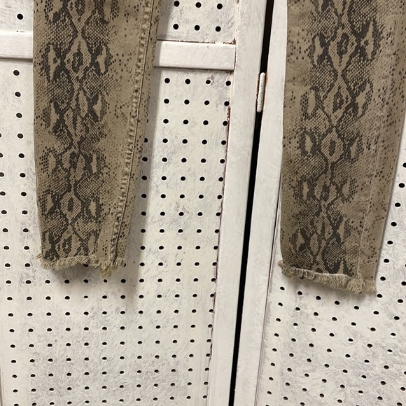 Zara - Picture 3 of 8